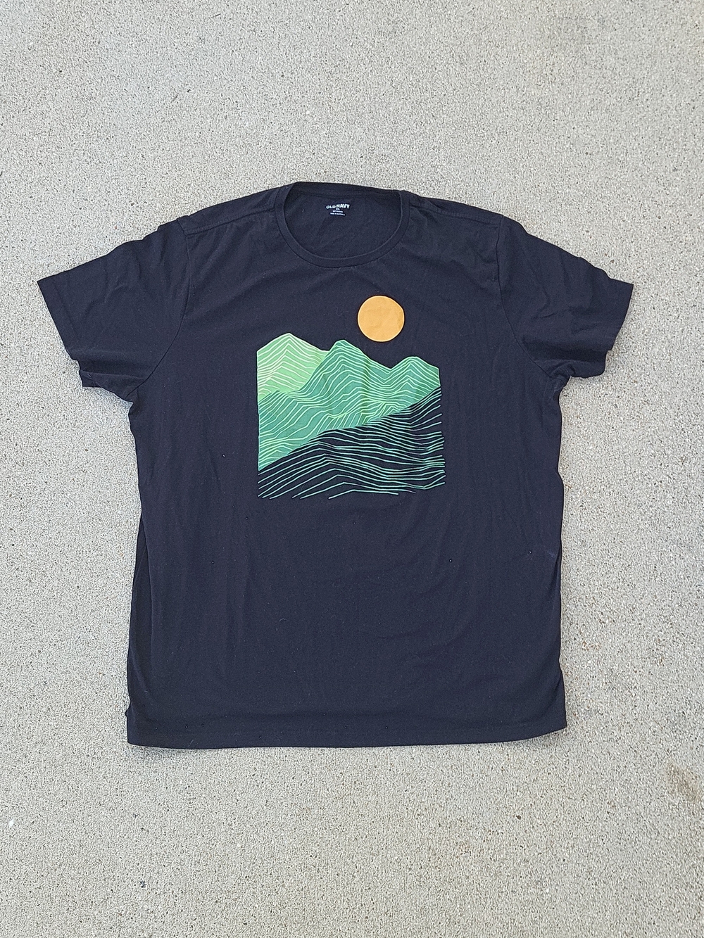Y2K Vintage Men's Black Graphic Tee with Green Mountain Print